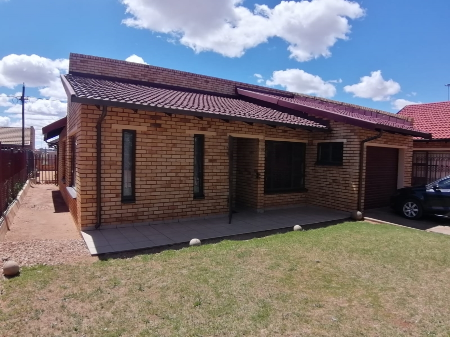 3 Bedroom Property for Sale in Kanana North West